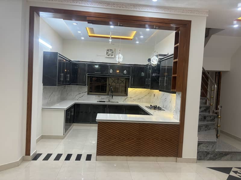 WAPDA TOWN CORNER 10.4 MARLA MODREN STYLE BRAND NEW HOUSE IS AVAILABLE FOR SALE 10