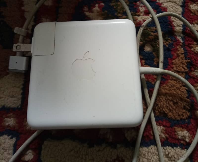 Apple 15'' Laptop Late 2013 with Original charger 2