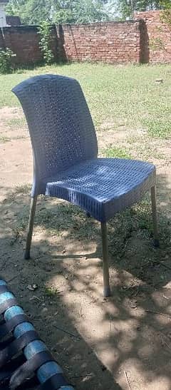 Armless chair