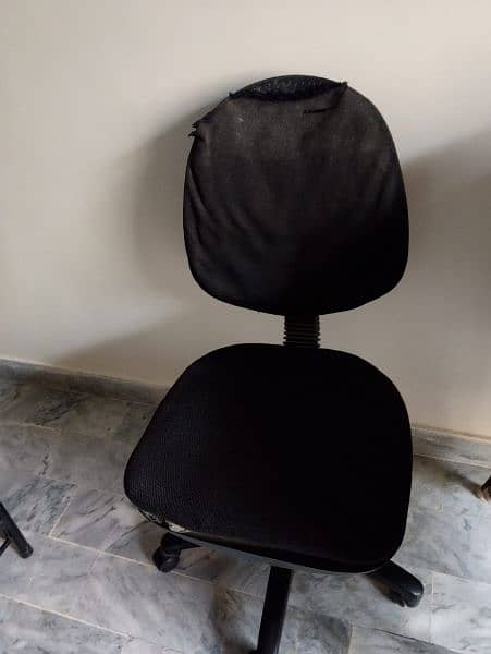 I'm selling my revolving chair 0