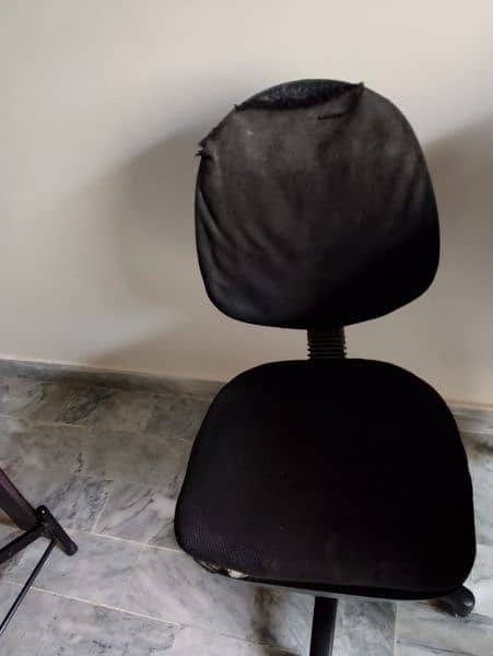 I'm selling my revolving chair 2