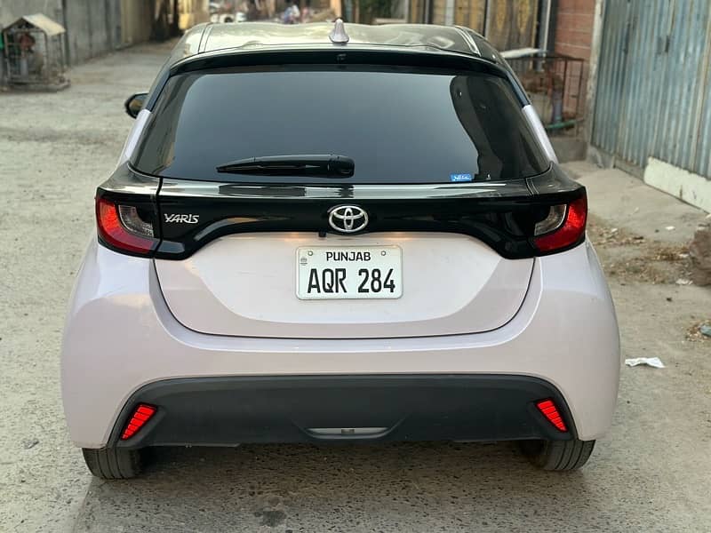 Toyota Yaris 2021 X full option 3