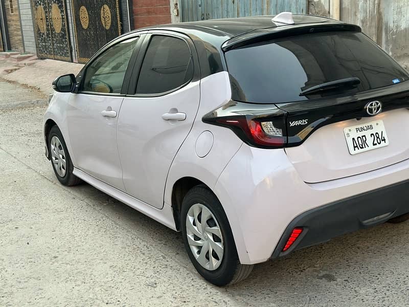 Toyota Yaris 2021 X full option 4