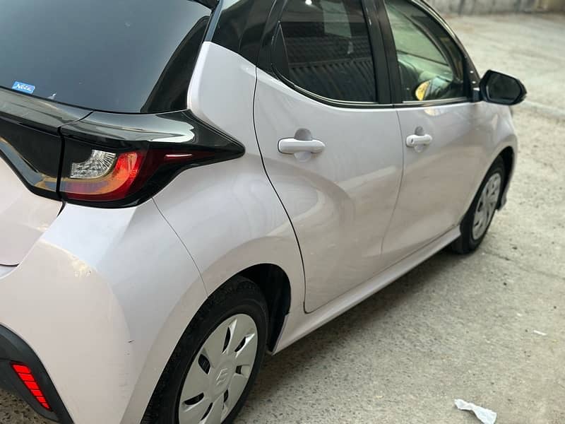 Toyota Yaris 2021 X full option 5