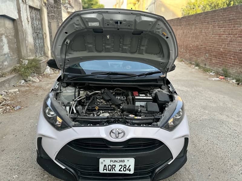 Toyota Yaris 2021 X full option 6