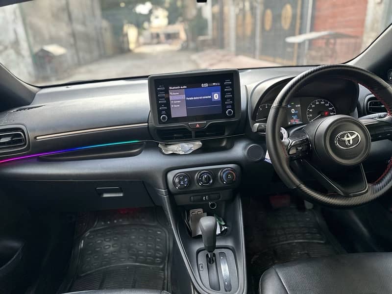 Toyota Yaris 2021 X full option 11