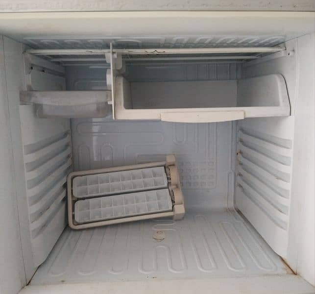 Pell full size Refrigerator 0