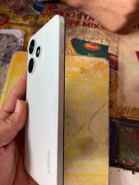 Infinix hot 12 play condition ok daba charger warranty 2 month Baki ha 3