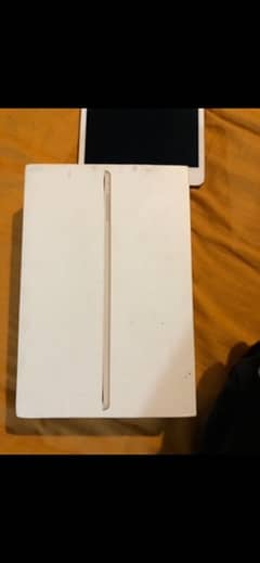 iPad mini 4 with box no fault