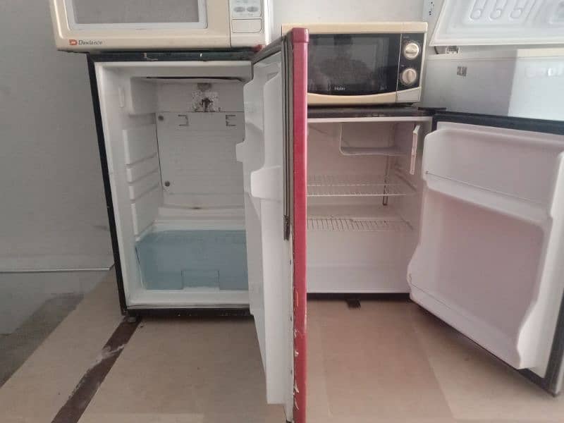 Bedroom size fridges and microwave Available in good condition. 1