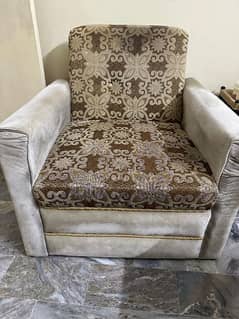 1 seater sofa in good condition