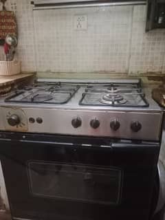 Cooking range-4 stoves- with baking oven