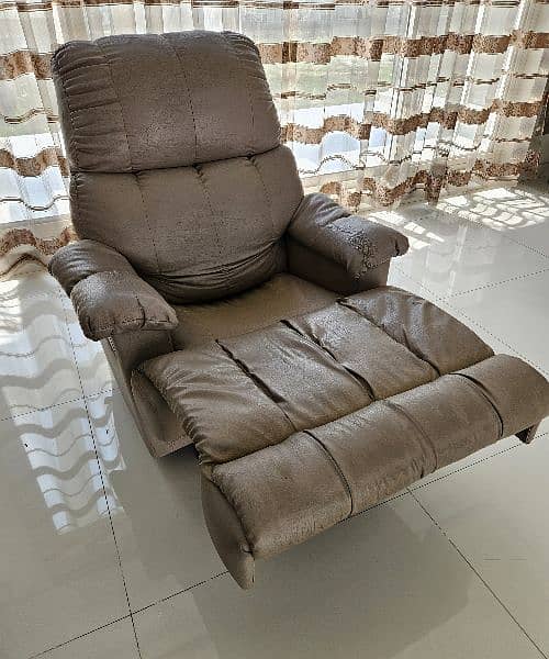 Recliner by Master Offisys 1