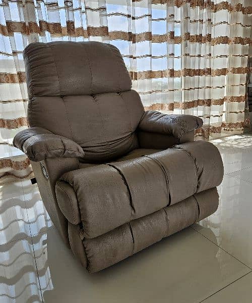 Recliner by Master Offisys 3