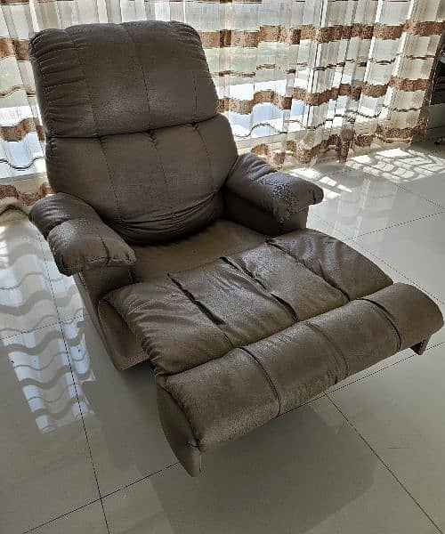 Recliner by Master Offisys 4