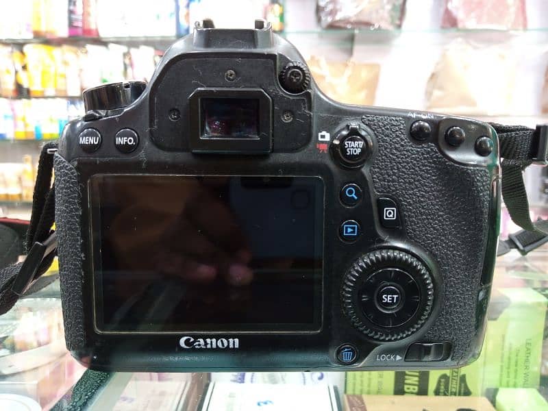 canon 6D body 0