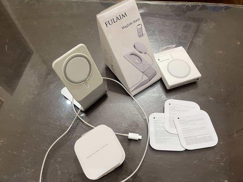 Apple MagSafe wireless charger with Stand 1