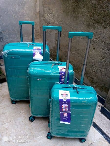 Set of brand new suit cases for sale 2