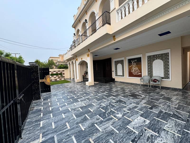 Kanal Brand New Banglow Available For Sale Near By Johar Town. 1