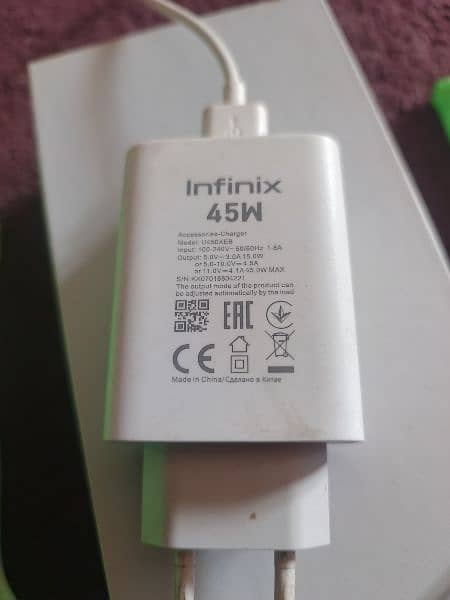 Infinix note 40 with wireless powerbank 2