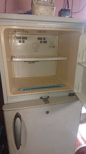 LG deforest refrigerator excellent condition 1