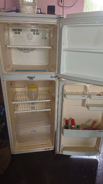 LG deforest refrigerator excellent condition 2