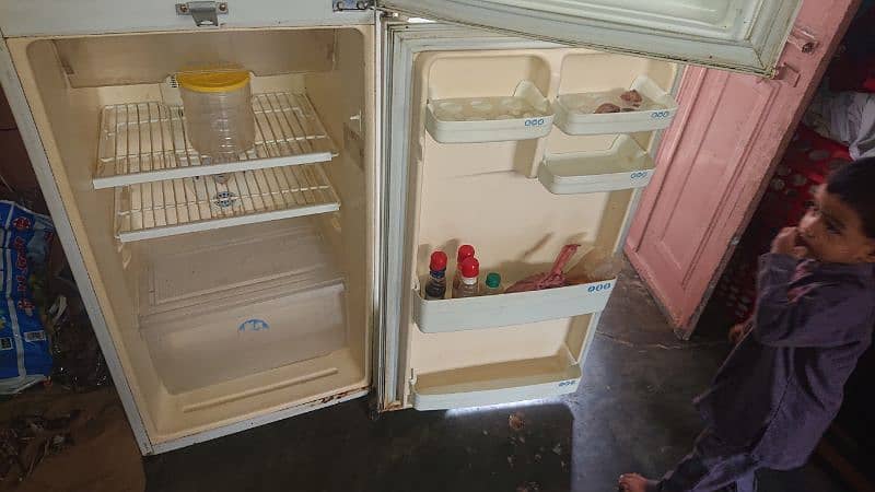 LG deforest refrigerator excellent condition 3