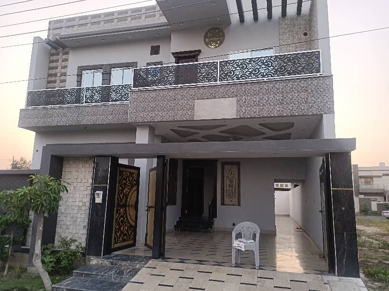 10 Marla Triple Storey Brand New House For Sale 0