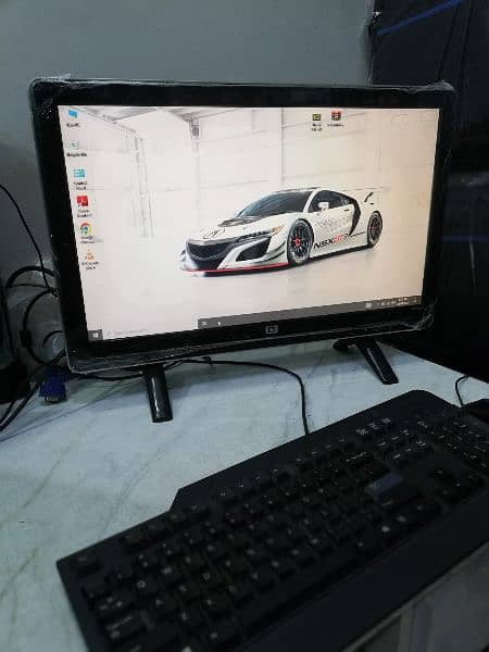 HP 22" LCD Monitor with Built-in Speakers & HDMI (Fresh UAE Import) 1