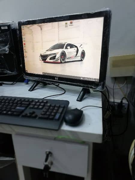 HP 22" LCD Monitor with Built-in Speakers & HDMI (Fresh UAE Import) 2