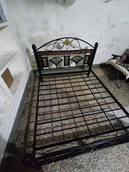 FULL SIZE IRON BED 2