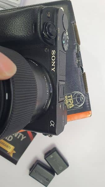 Sony a6400 with 2 bettries & box 11