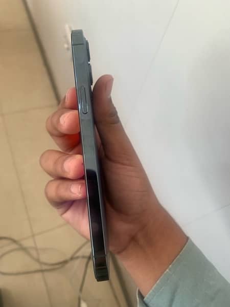 IPhone 12pro max Non Pta. 4