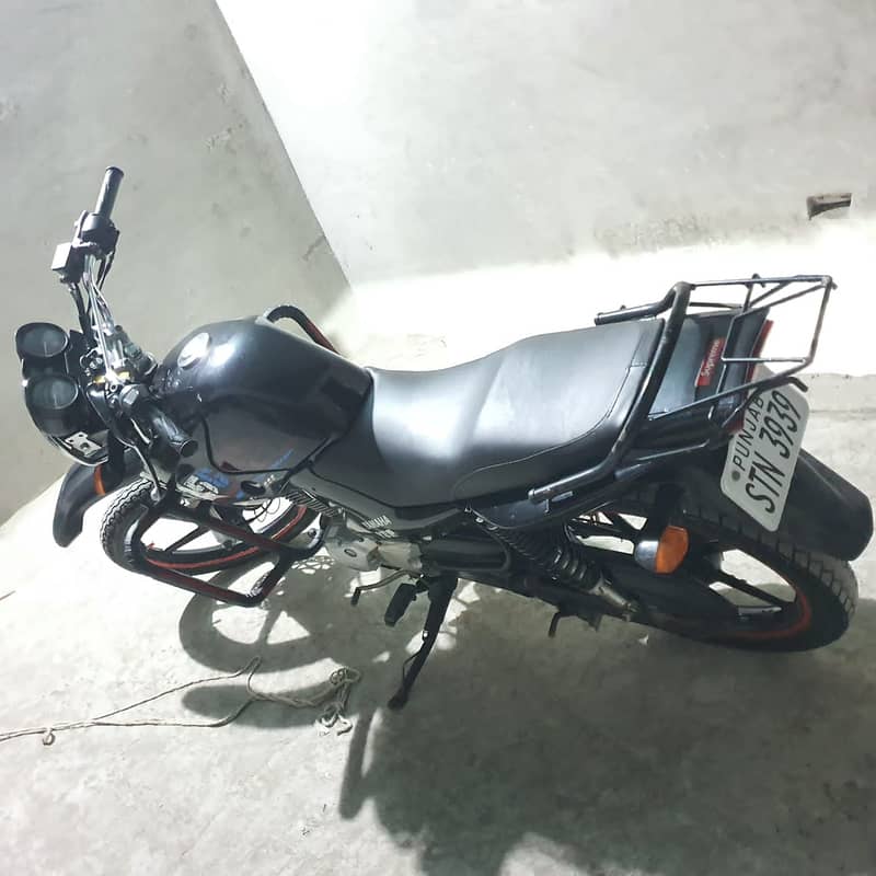 YAMAHA YBR 125-G (2017) MODEL 2