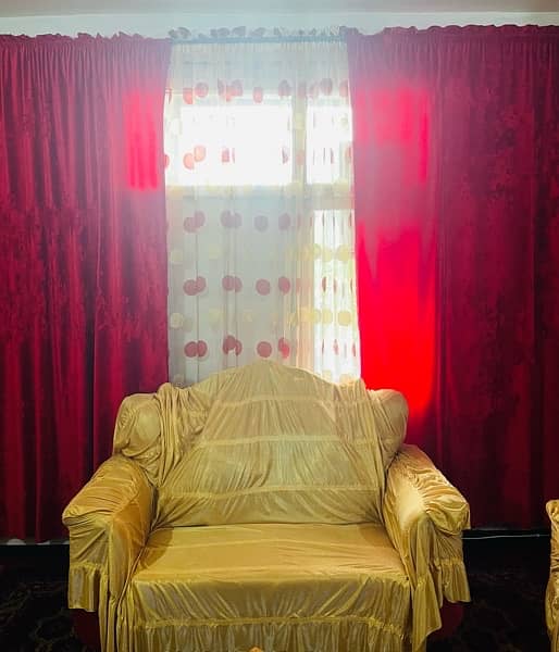 Red velvet with centre gold shifon curtains for sale! 0