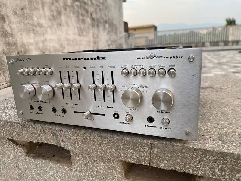 Marantz model 1250 integrated amplifier 1