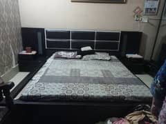 king size bed with mattress 2 side long table draw long 5 draw mirror 0