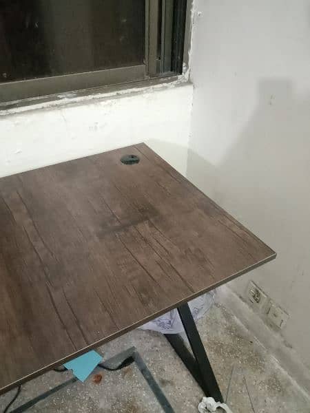 Large 5ft Computer Table Wooden (almost new) 0