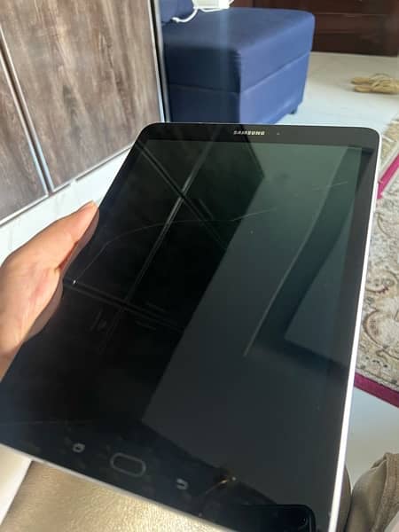 Samsung Tab S6 Screen Damaged Cracked Board All Okay 1