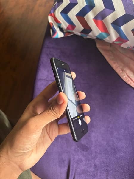 iPhone SE 2 Black 128GB PTA Approved 8/10 condition 3