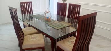 Dining Table very good condition