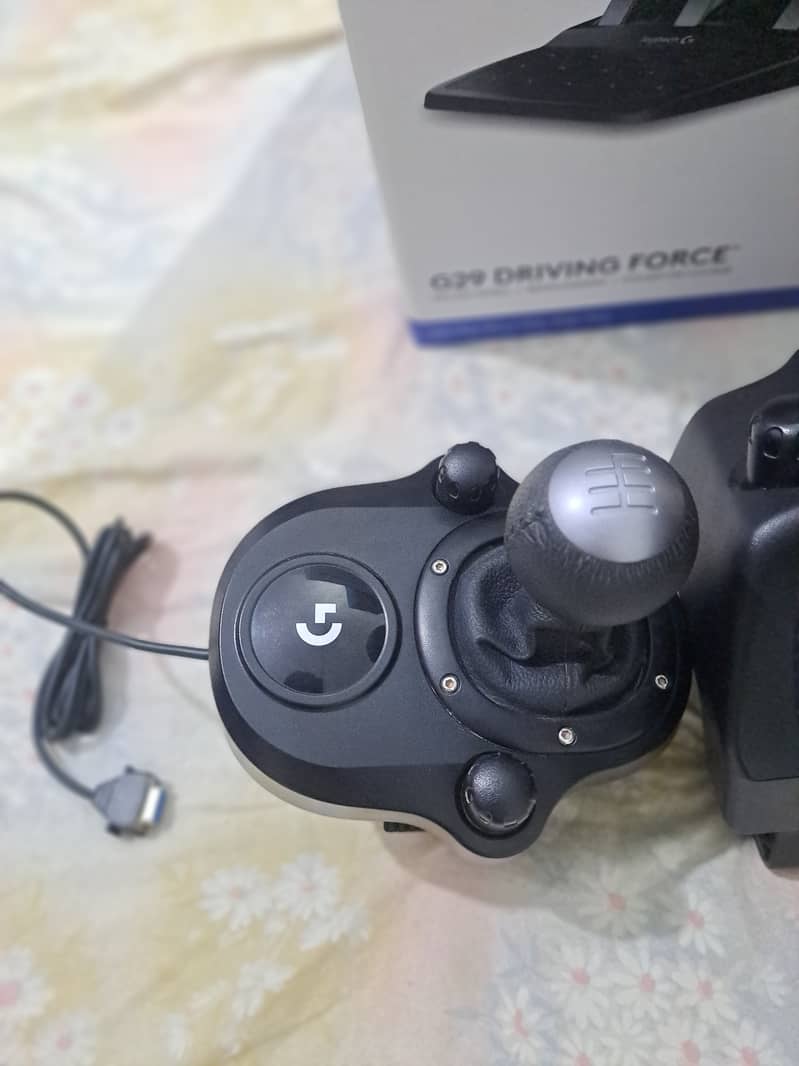 Logitech G29 Steering Wheel + Gear Shifter with Box 2