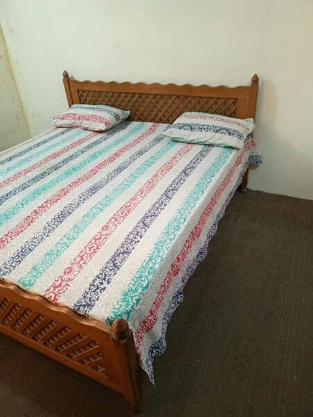 King size double bed 9