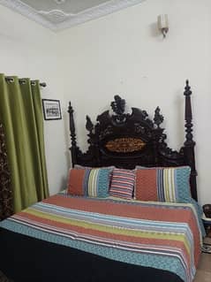 chinoti bed set shesham wood ( mint condition)