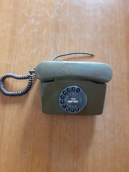 Vintage/antique rotary dialer telephone 0