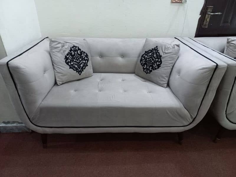 3 months used sofa 4