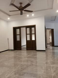 10 Marla Lower Portion Available For Rent In Umar Block, Bahria Town. 0