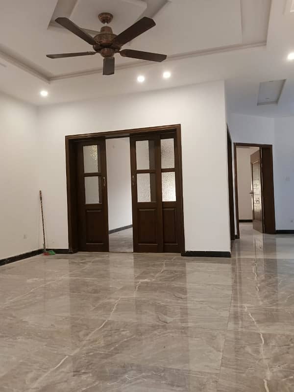 10 Marla Lower Portion Available For Rent In Umar Block, Bahria Town. 0