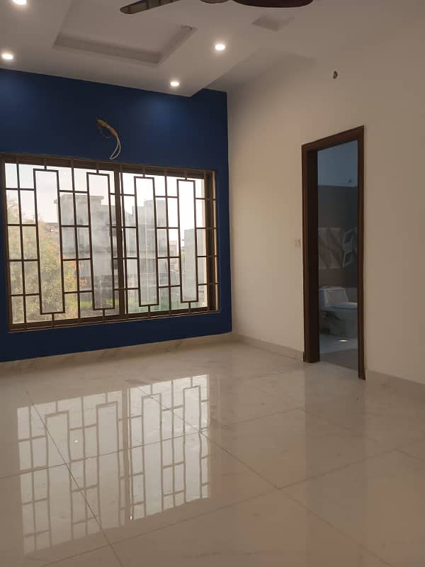 10 Marla Lower Portion Available For Rent In Umar Block, Bahria Town. 3