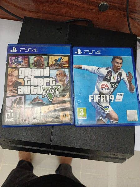 Ps4 new condition with fifa controller plus games like WWE 2k23 gta 5 3